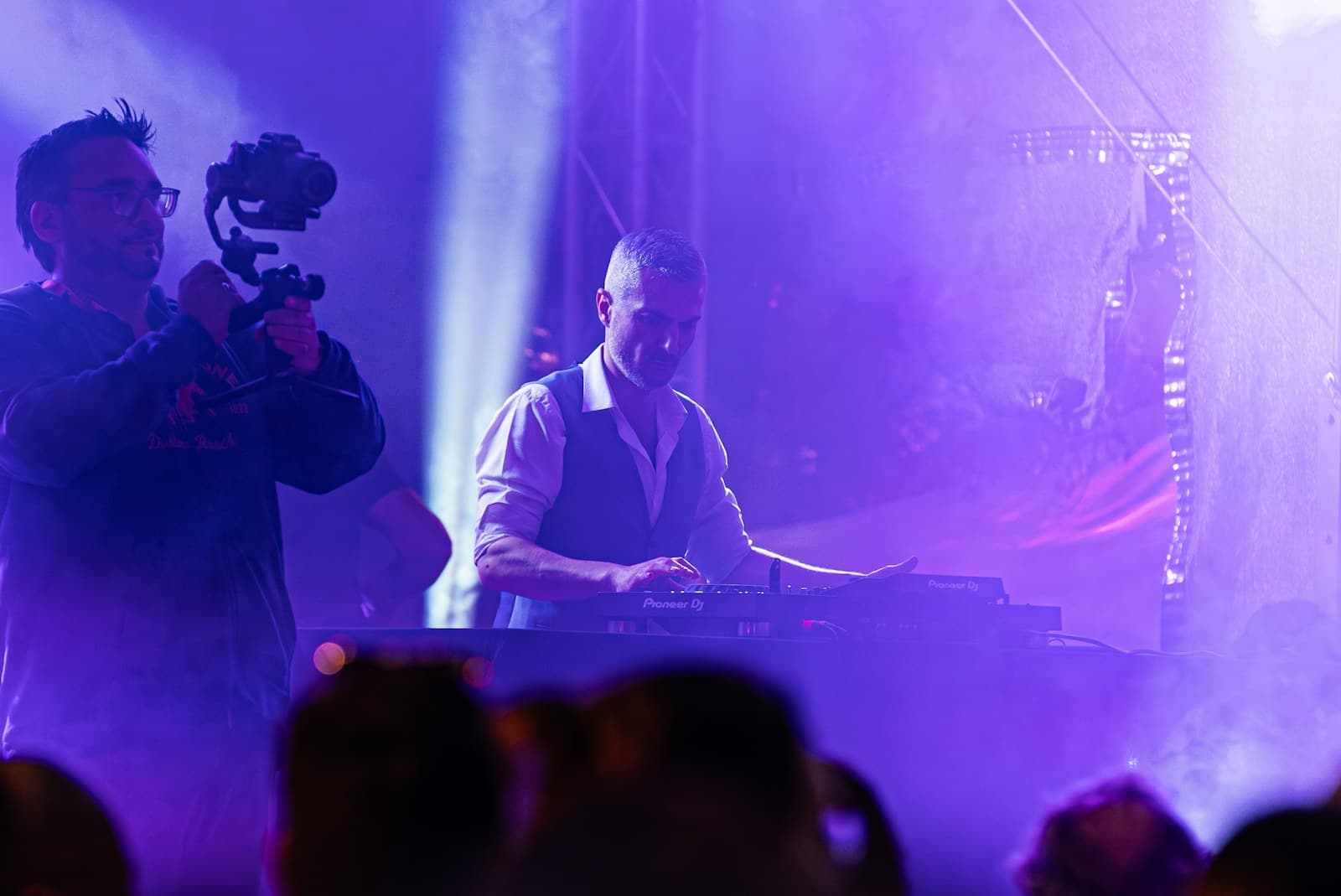 DJ